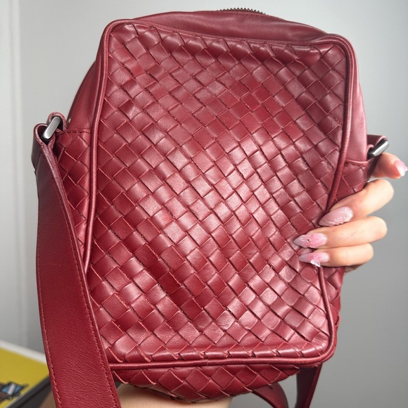 Bottega Veneta red leather crossbody bag - Picture 3 of 16